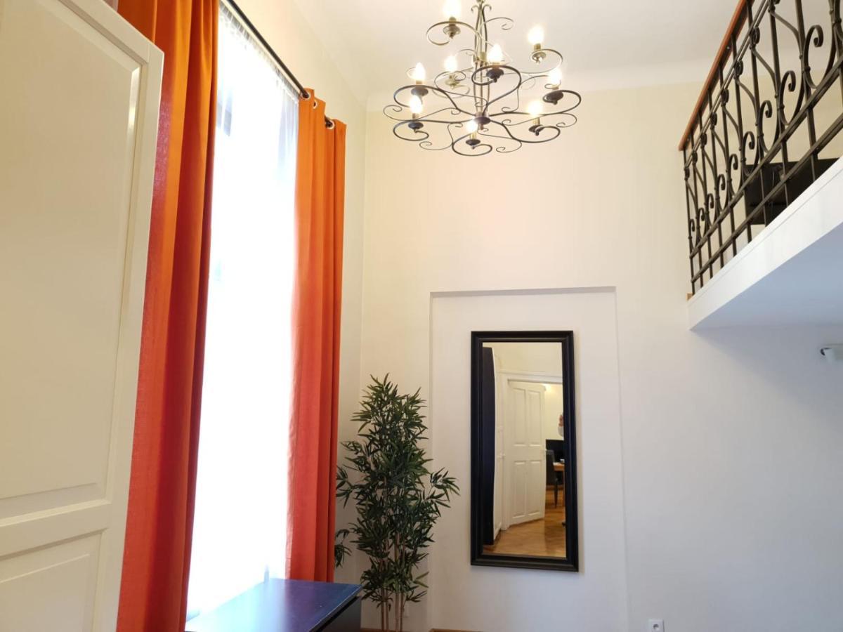 Golden Apartments With Lift - Old Town Kraków Zewnętrze zdjęcie
