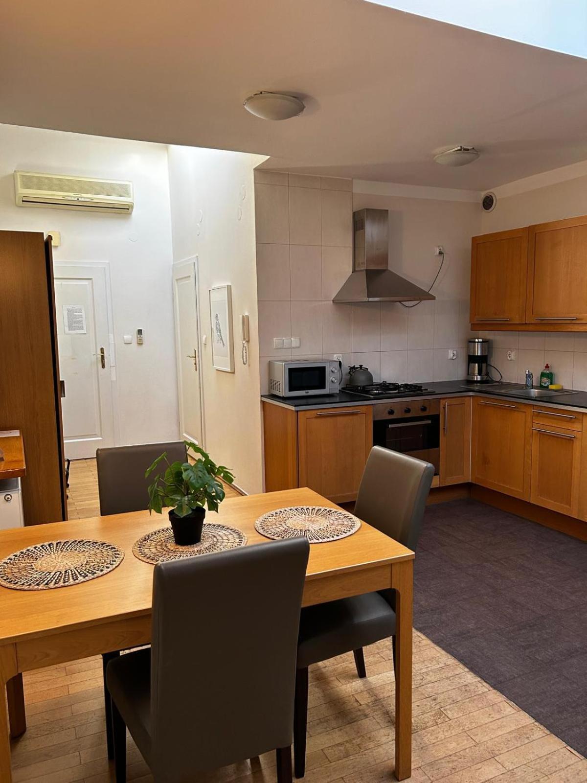 Golden Apartments With Lift - Old Town Kraków Zewnętrze zdjęcie